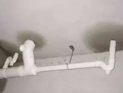 乌拉特前卫生间测漏水的几种情景