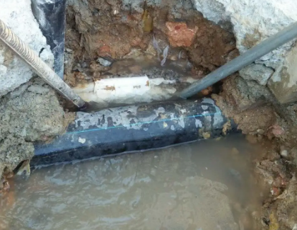 乌拉特前测漏水之水管漏水